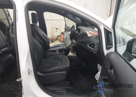 2025 Chrysler Voyager Lx z USA, uszkodzony, nr VIN 2C4RC1CG7SR588632